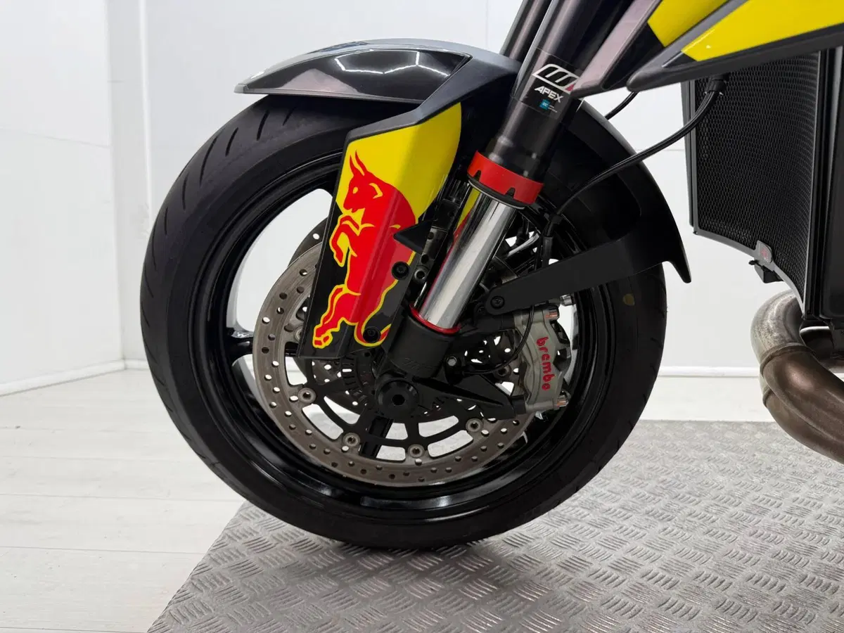 KTM 1290 Super Duke R (2022 - 23) (11)