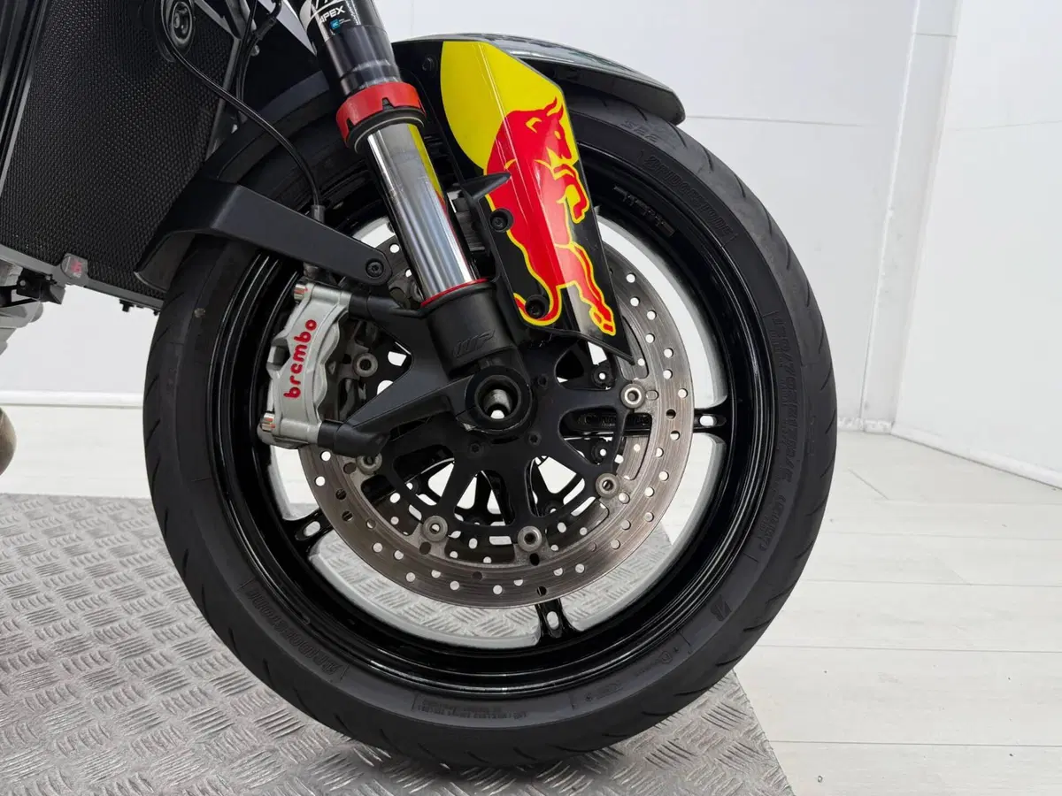 KTM 1290 Super Duke R (2022 - 23) (10)