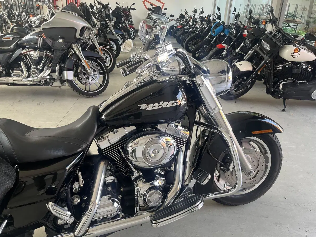 Harley-Davidson 1584 Road King Classic (2007 - 10) - FLHRC (2)