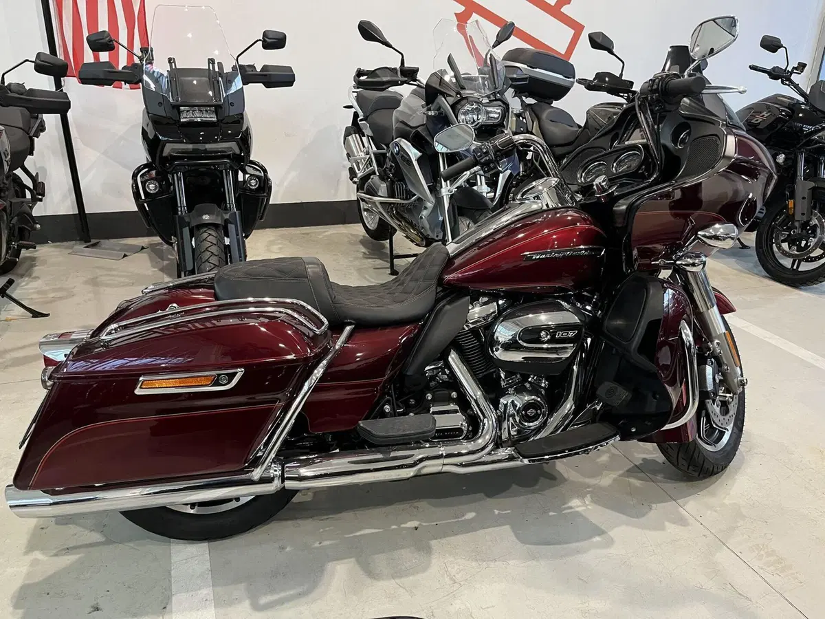Harley-Davidson 107 Road Glide Ultra (2016) - FLRTU