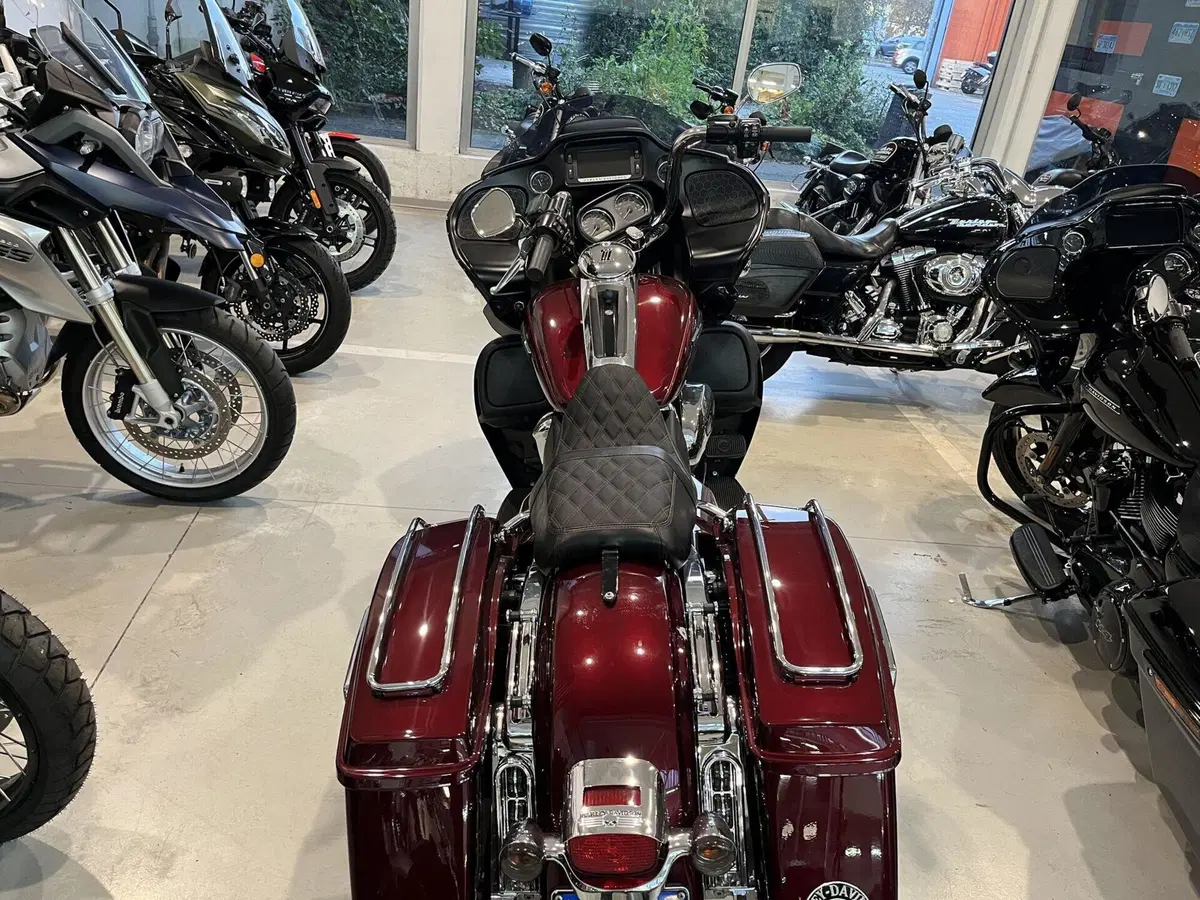 Harley-Davidson 107 Road Glide Ultra (2016) - FLRTU (5)