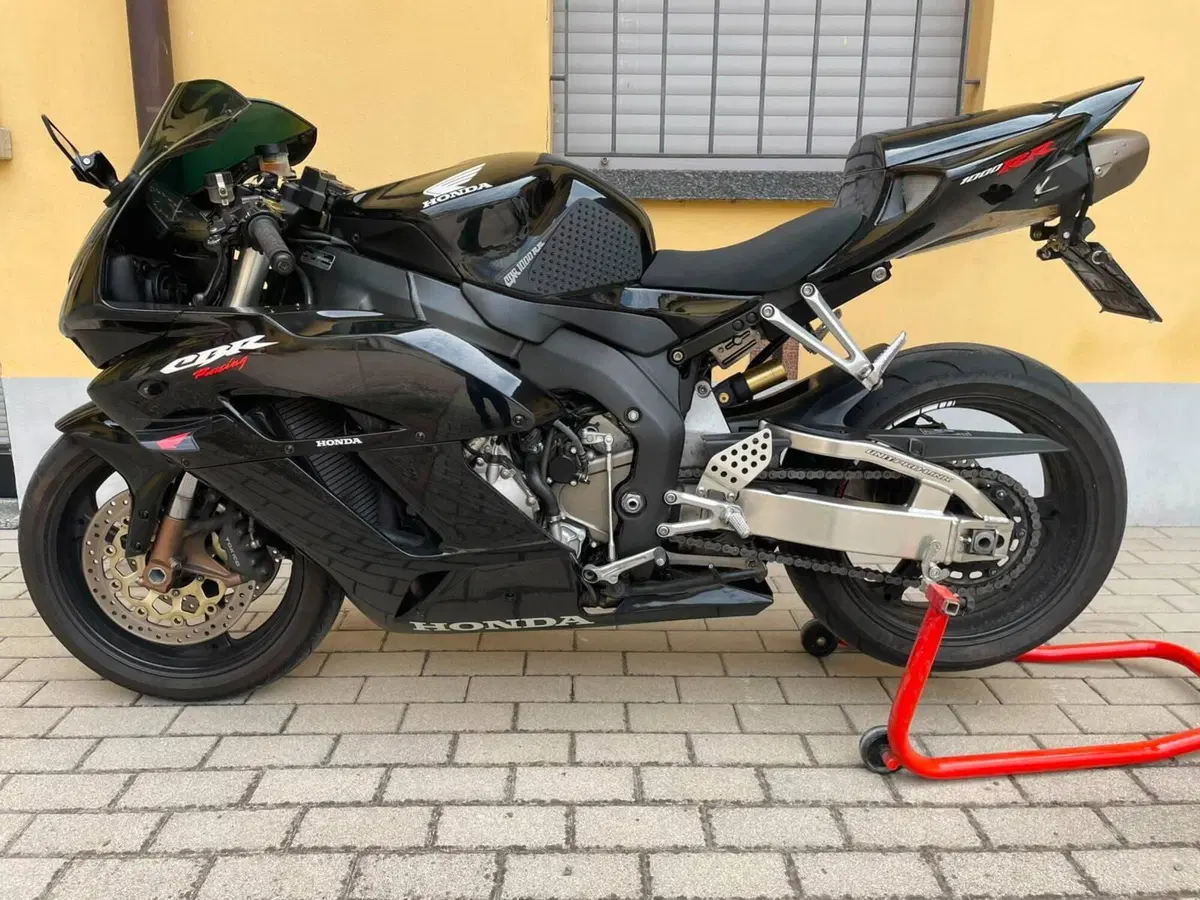 Honda CBR 1000 RR Fireblade (2004 - 05) (5)