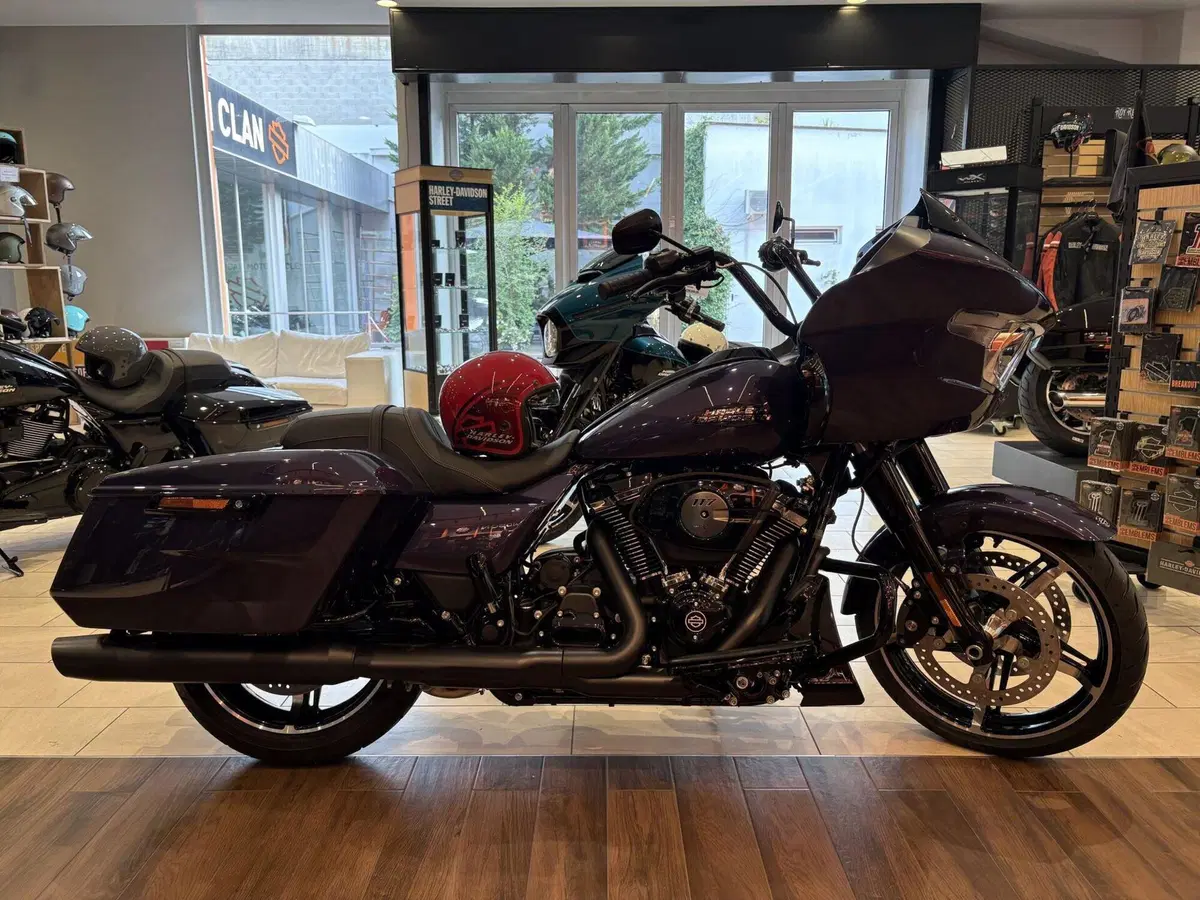 Harley-Davidson Road Glide (2024 - 26)