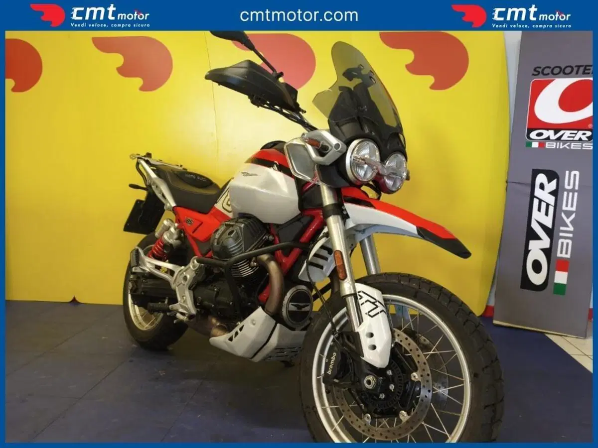 Moto Guzzi V85 TT Evocative Graphics (2021 - 23) (2)