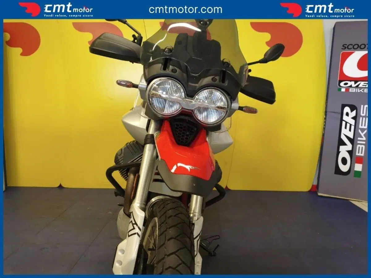 Moto Guzzi V85 TT Evocative Graphics (2021 - 23) (3)