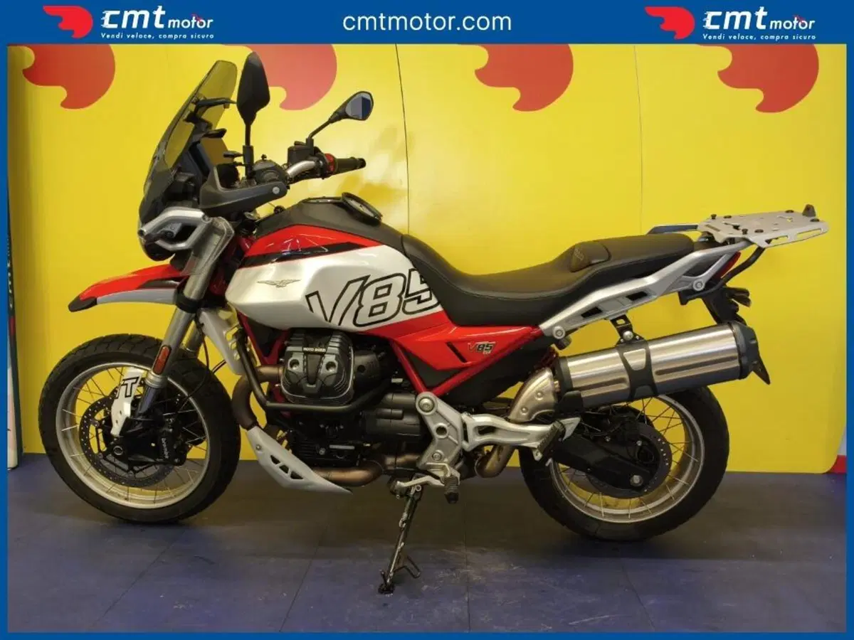 Moto Guzzi V85 TT Evocative Graphics (2021 - 23) (5)