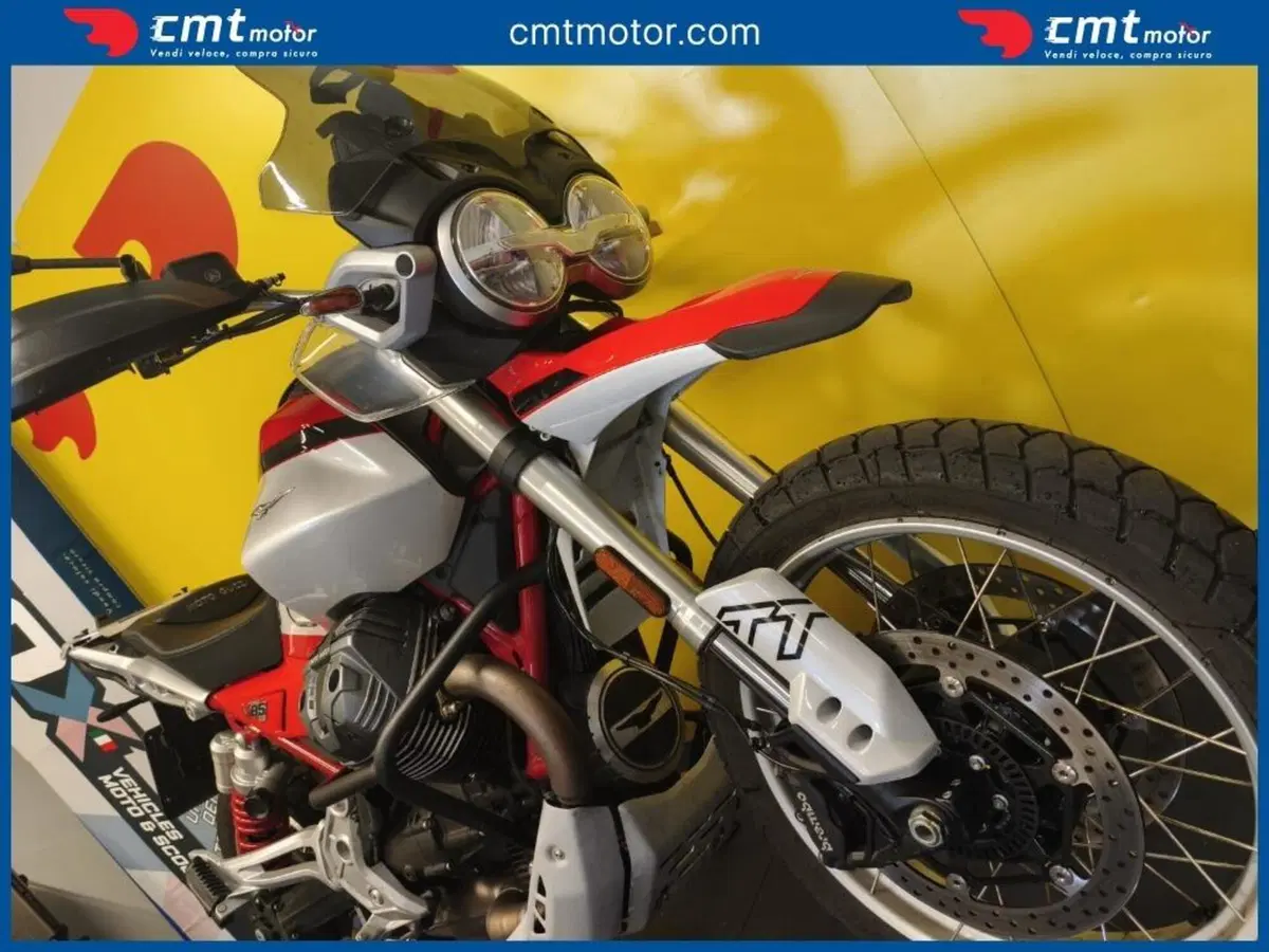Moto Guzzi V85 TT Evocative Graphics (2021 - 23) (6)