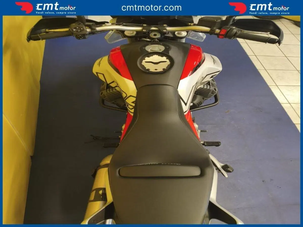 Moto Guzzi V85 TT Evocative Graphics (2021 - 23) (7)