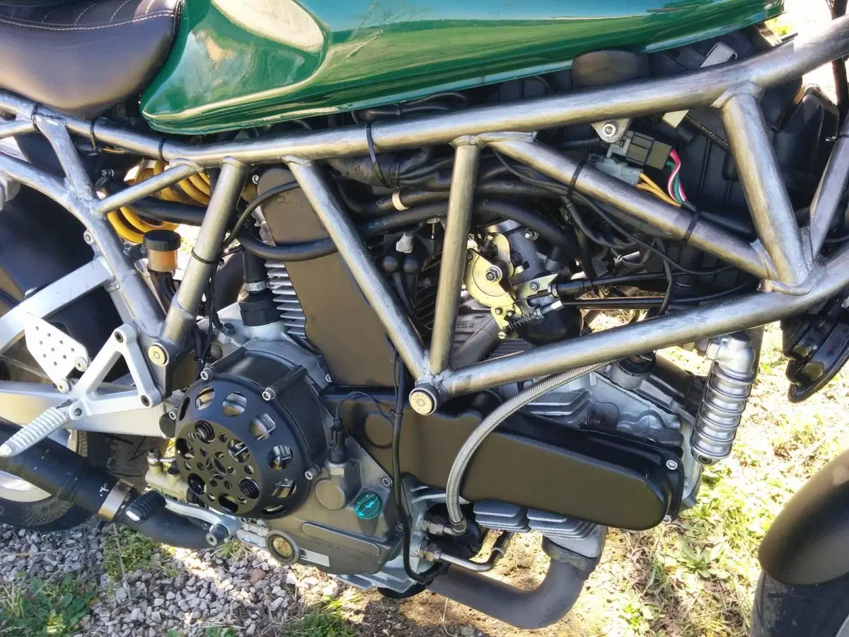 Ducati Sport 750 HF I.E. (2001 - 02) (6)
