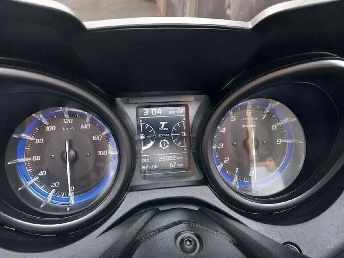 Yamaha T-Max 560 Tech Max (2021) (13)