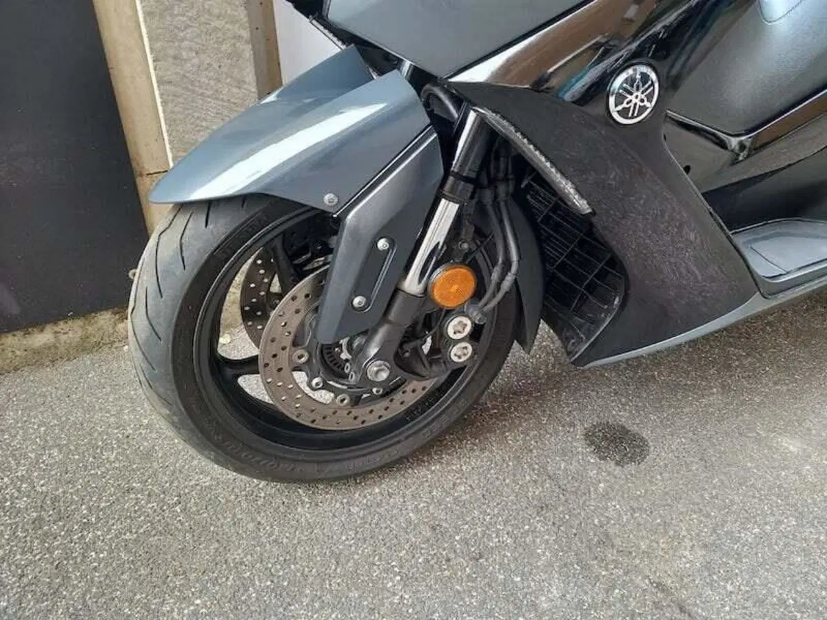 Yamaha T-Max 560 Tech Max (2021) (17)