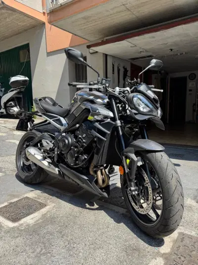 Triumph Street Triple 765 R (2023 - 26) usata