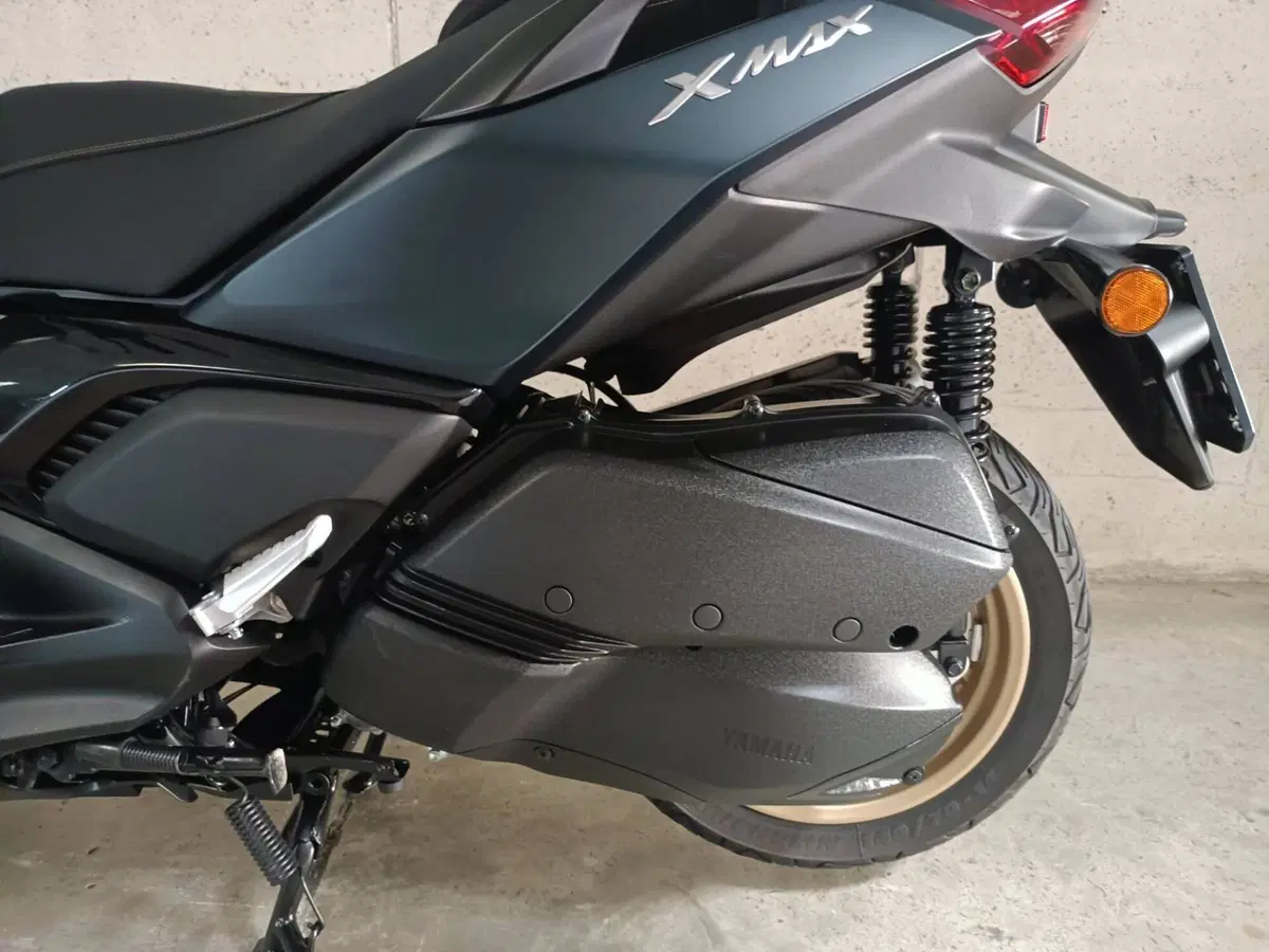 Yamaha X-Max 300 Tech Max (2021 - 24) (11)