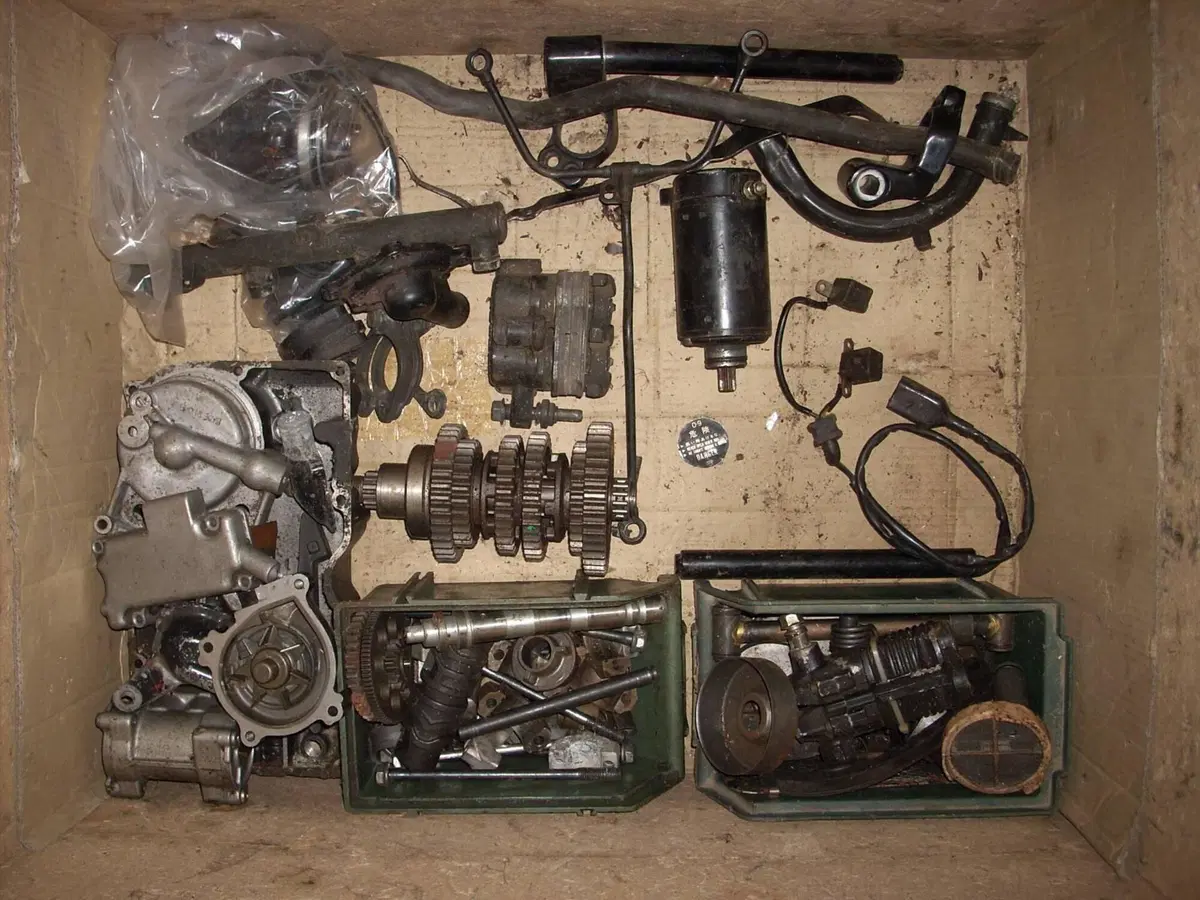 Ricambi Usati Kawasaki GPZ 900 R Ninja - Component (5)