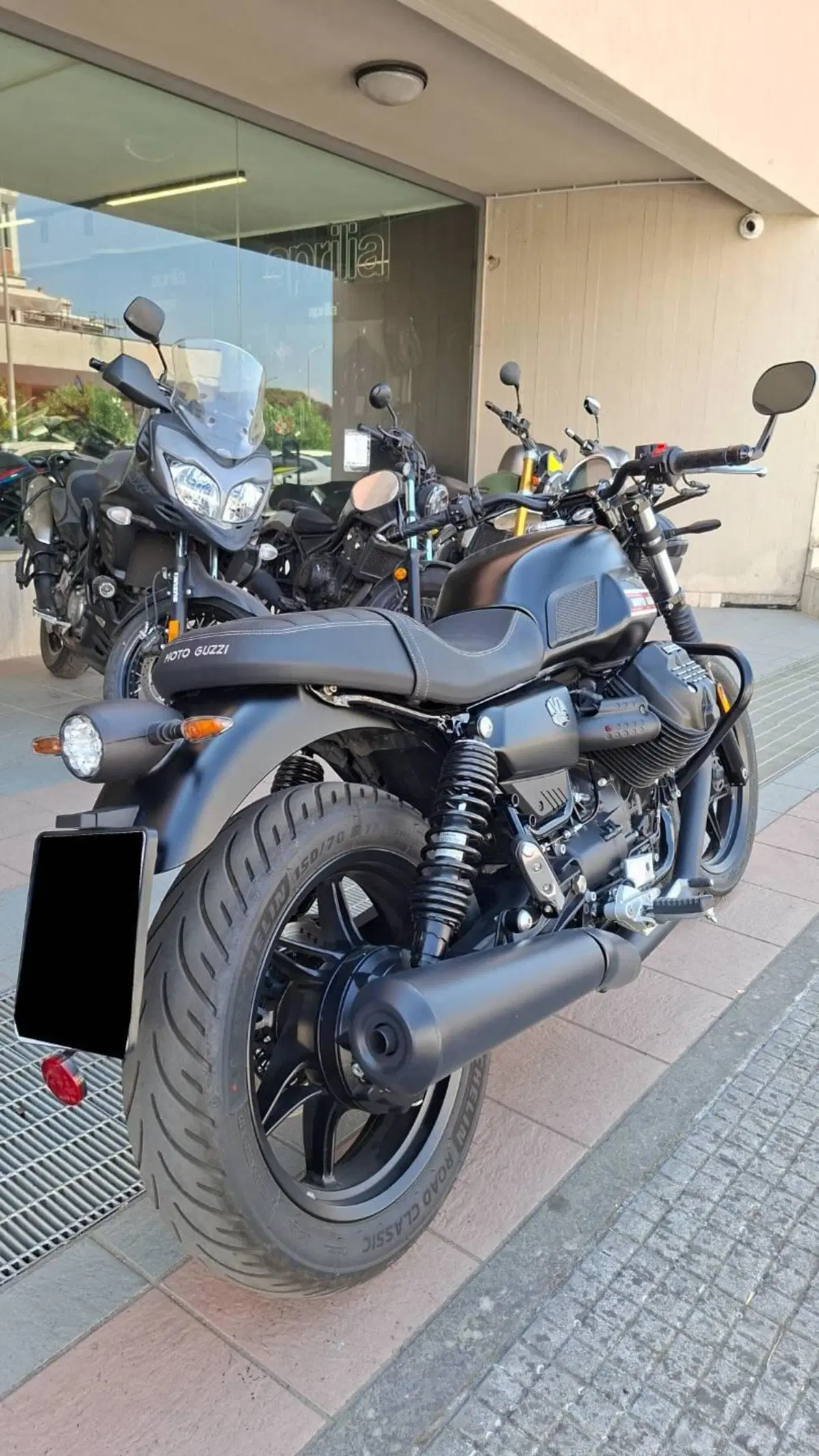 Moto Guzzi V7 Stone (2021 - 24) (2)