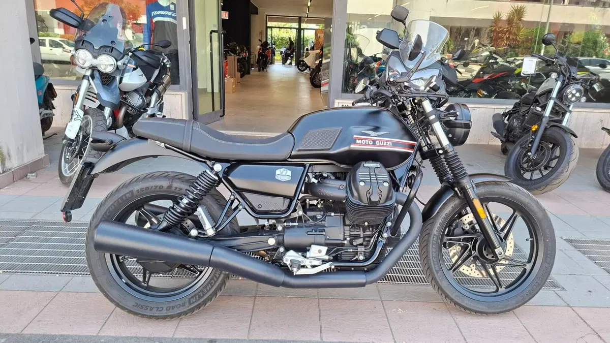 Moto Guzzi V7 Stone (2021 - 24)
