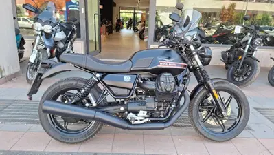 Moto Guzzi V7 Stone (2021 - 24) usata