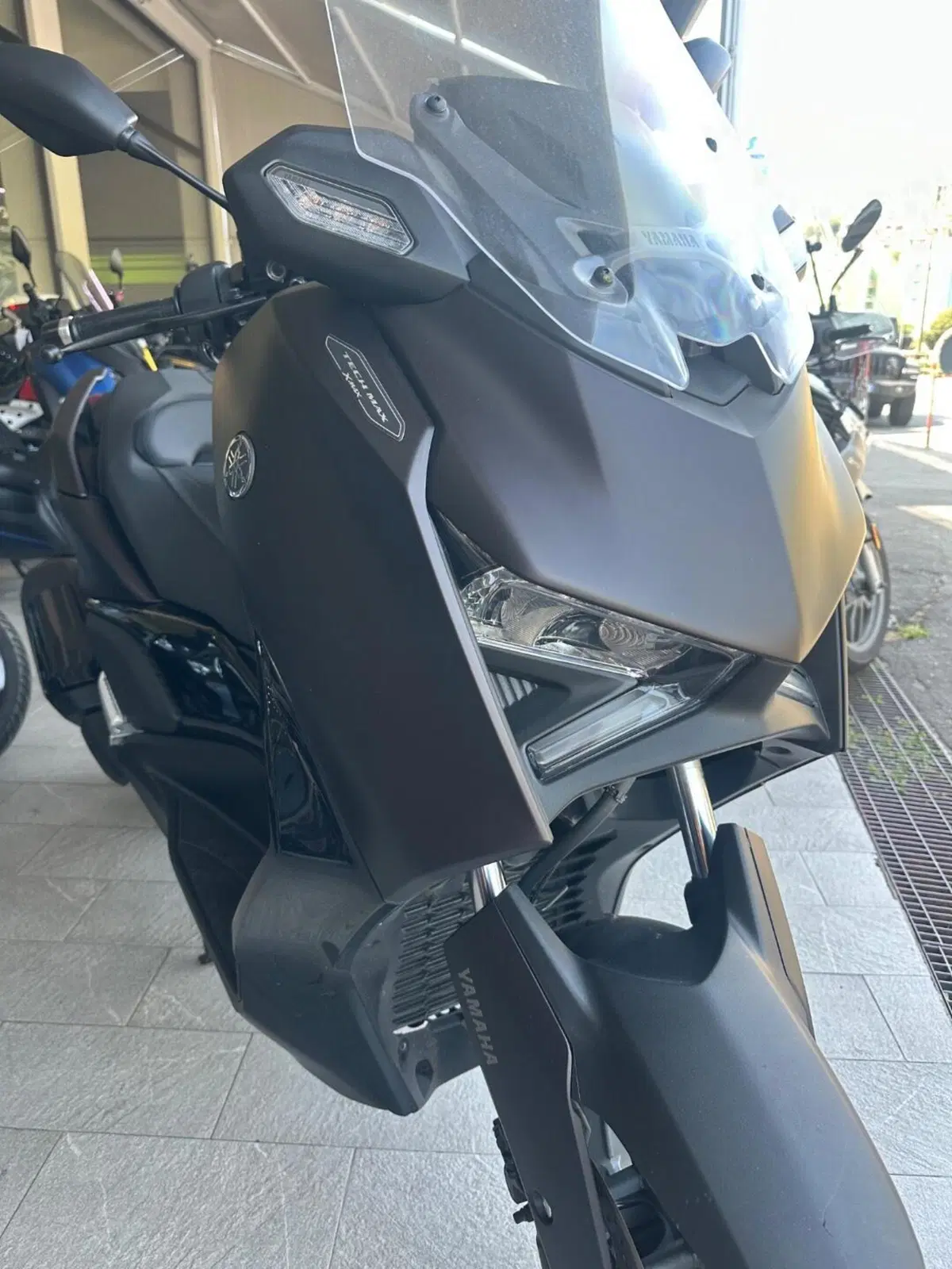 Yamaha X-Max 300 Tech Max+ (2025 - 26) (2)