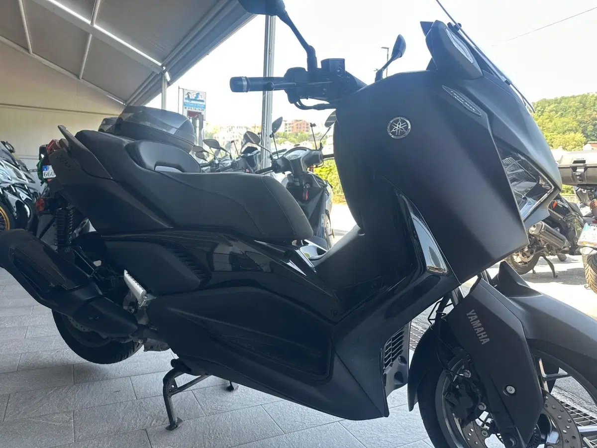 Yamaha X-Max 300 Tech Max+ (2025 - 26) (6)