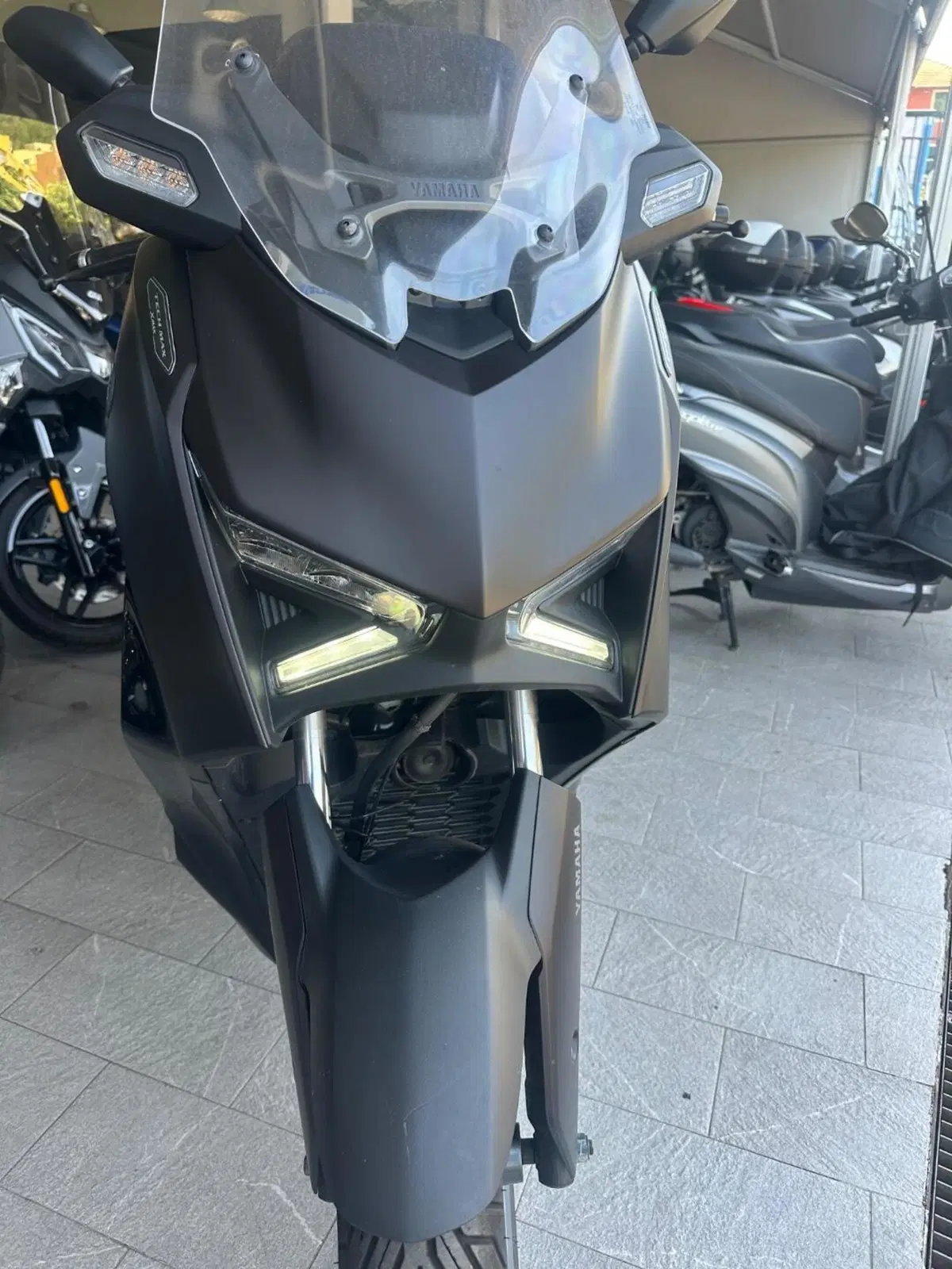 Yamaha X-Max 300 Tech Max+ (2025 - 26) (9)