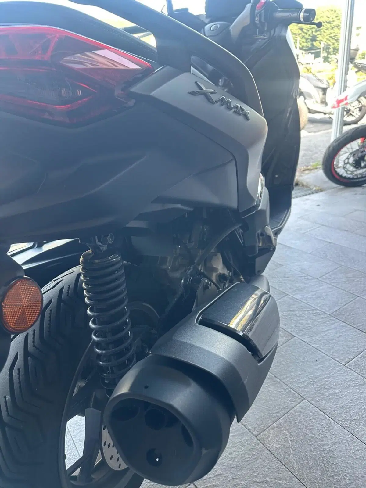 Yamaha X-Max 300 Tech Max+ (2025 - 26) (10)