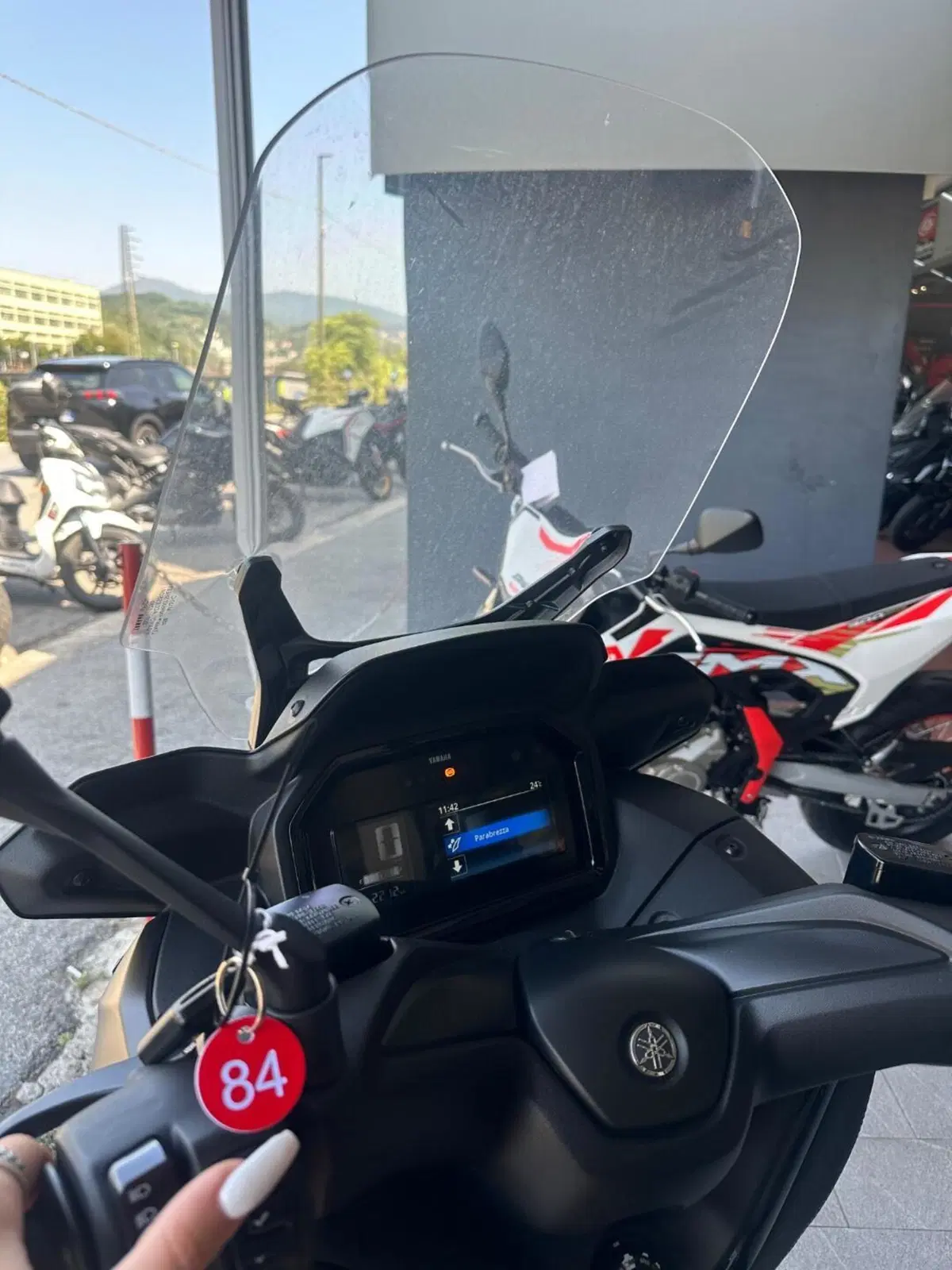 Yamaha X-Max 300 Tech Max+ (2025 - 26) (13)