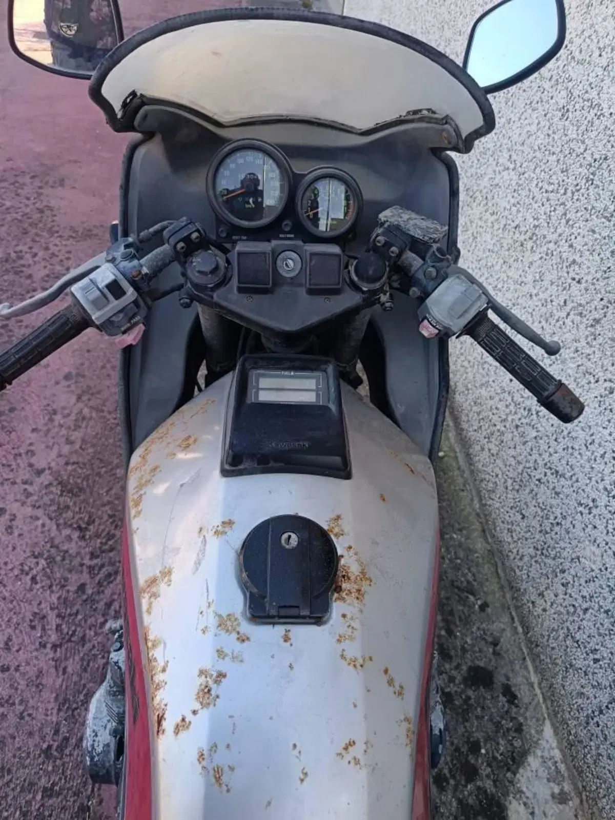 Kawasaki GPZ 750 Turbo Per Ricambi Usati Component (8)