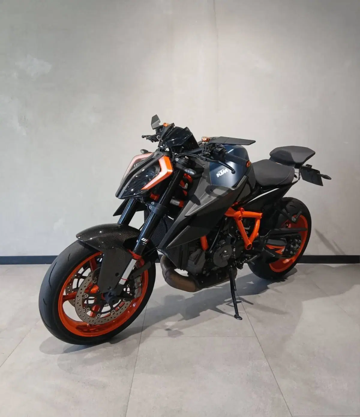 KTM 1290 Super Duke R (2022 - 23) (4)