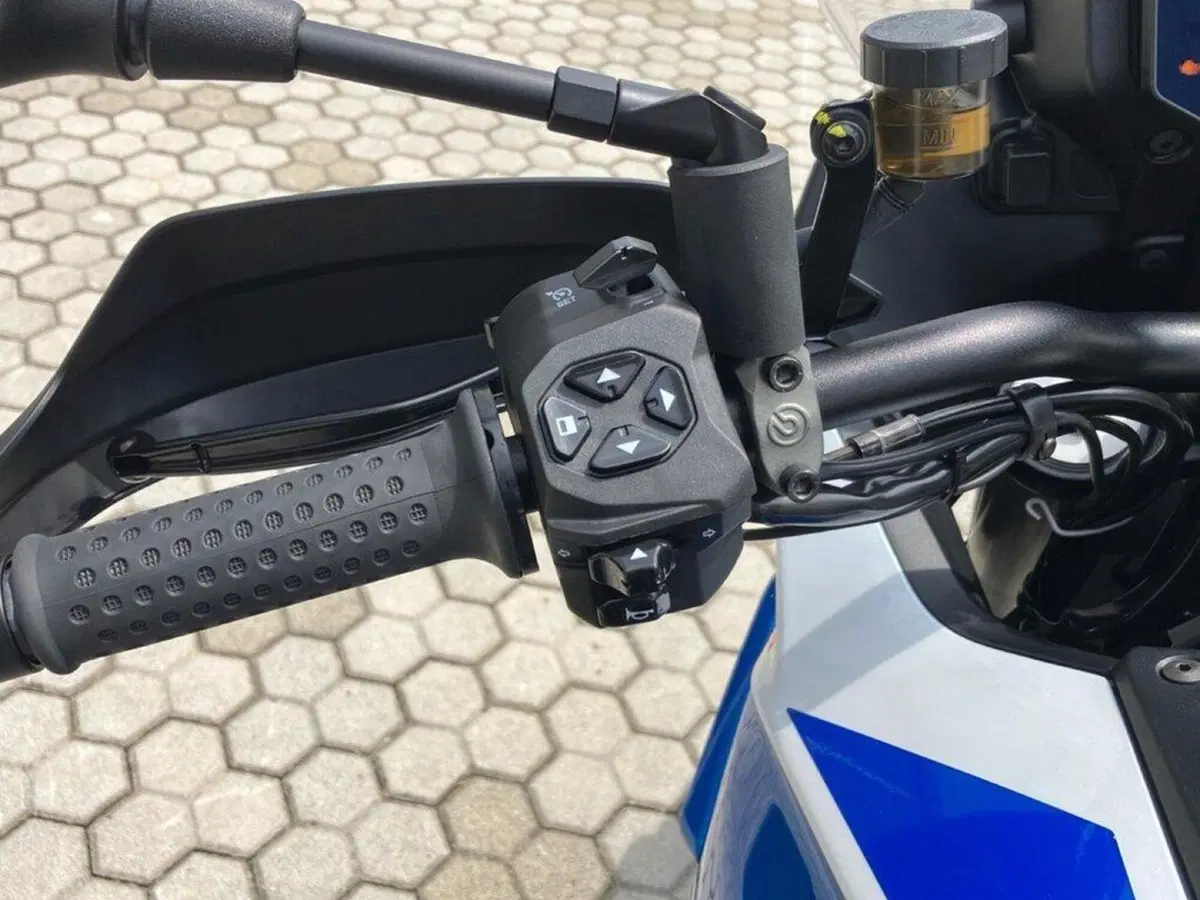 Moto Guzzi Stelvio Duecento Tributo (2025 - 26) (9)