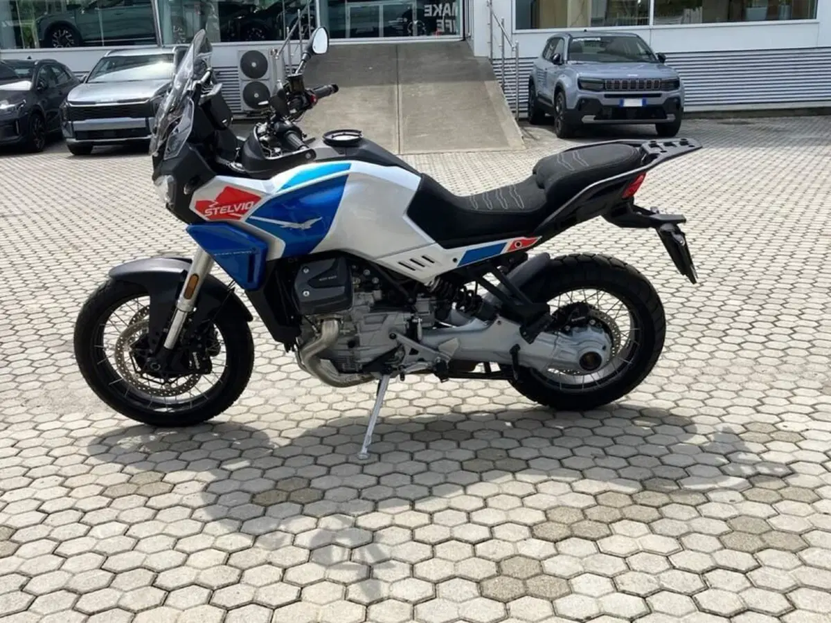 Moto Guzzi Stelvio Duecento Tributo (2025 - 26) (4)