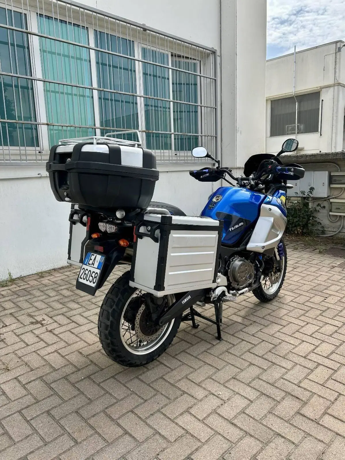 Yamaha XT1200Z Super Ténéré First Edition (2010 - 11) (3)