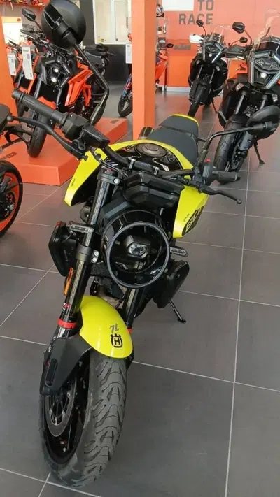 Husqvarna Vitpilen 801 L (2025 - 26) usata