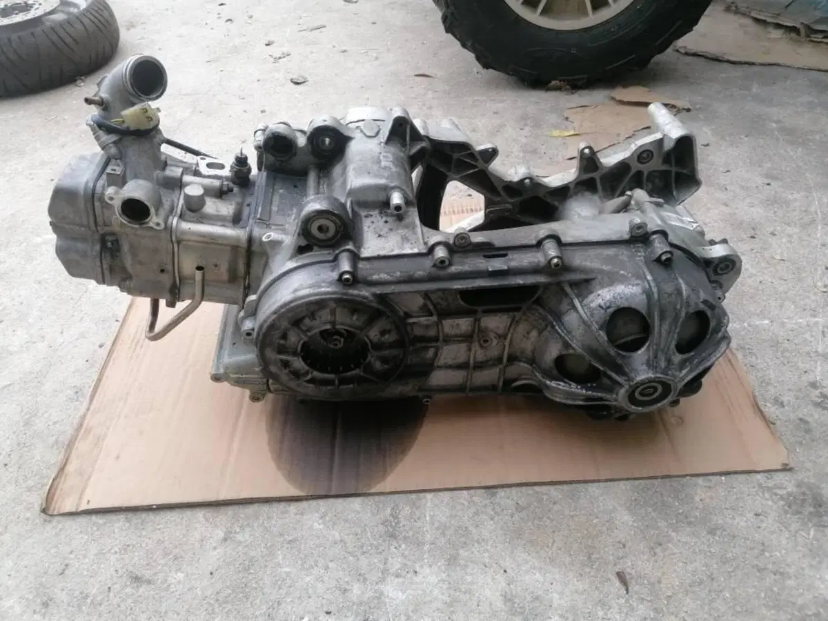 Ricambi Usati Malaguti Madison 400 4T Motore Carbu (2)