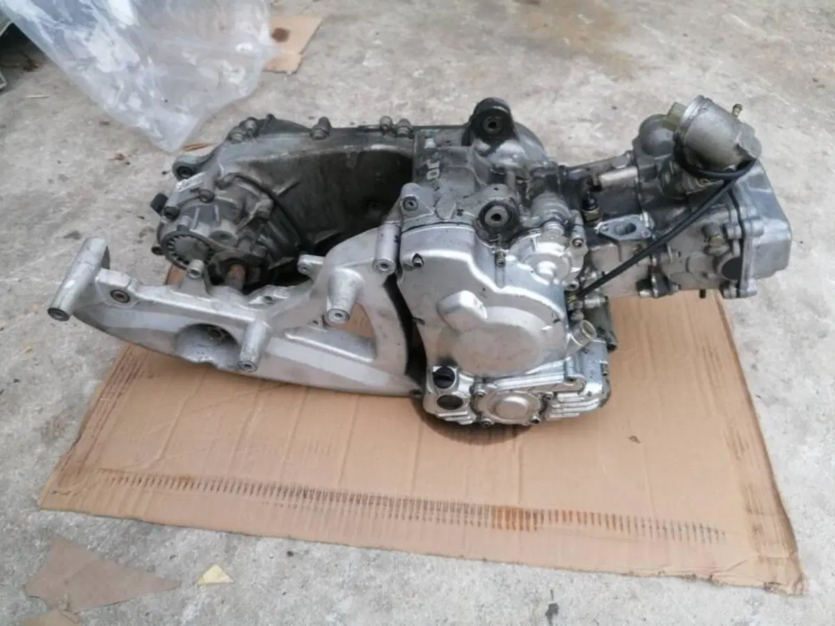 Ricambi Usati Malaguti Madison 400 4T Motore Carbu (3)