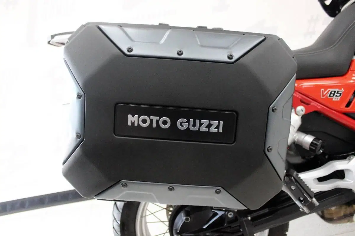 Moto Guzzi V85 TT (2024 - 26) (6)