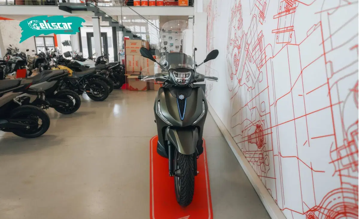 Piaggio Beverly 400 S (2025 - 26) (3)