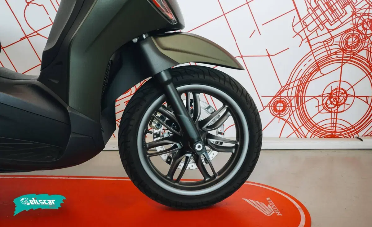 Piaggio Beverly 400 S (2025 - 26) (12)