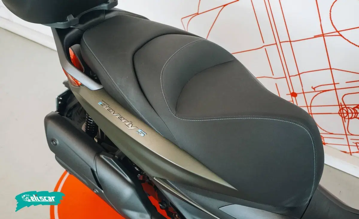 Piaggio Beverly 400 S (2025 - 26) (13)
