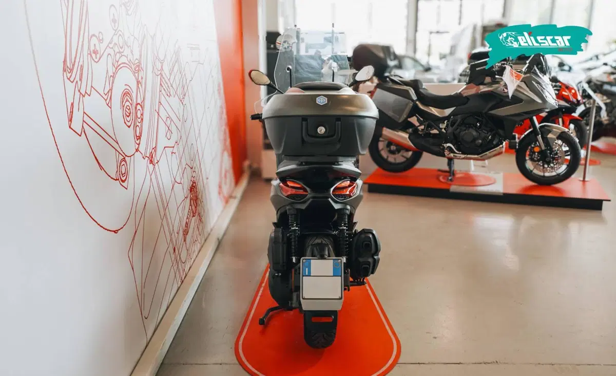 Piaggio Beverly 400 S (2025 - 26) (5)