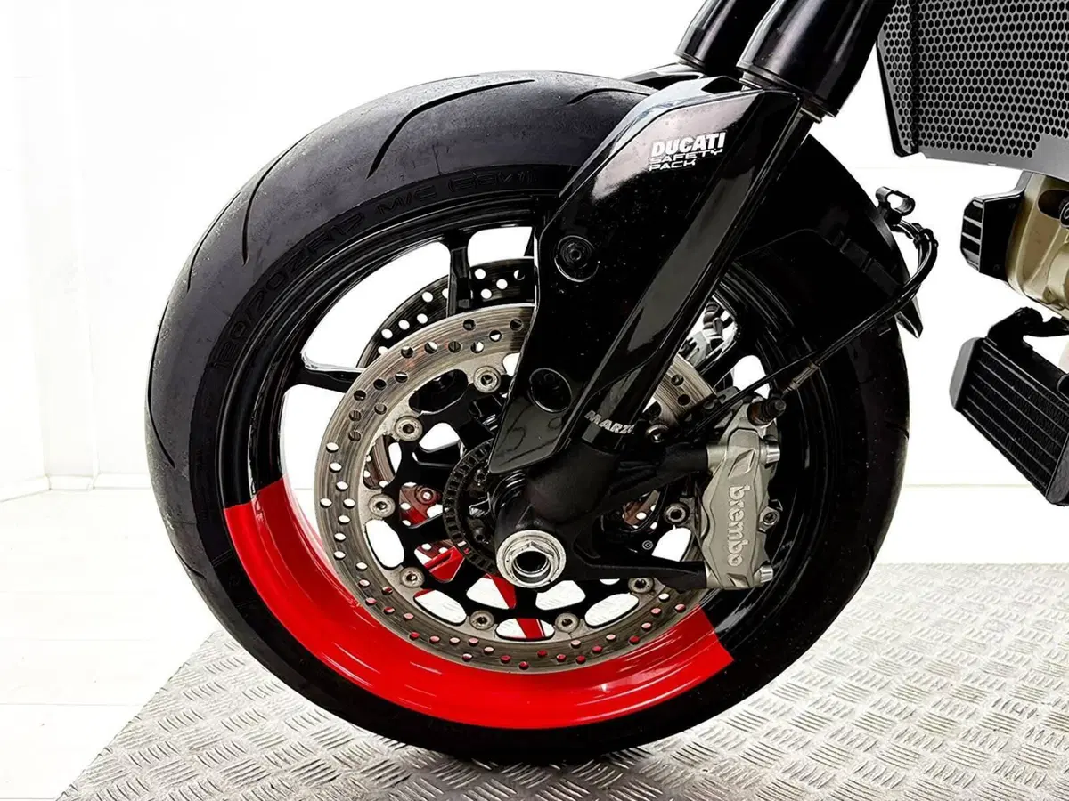 Ducati Hypermotard 950 RVE (2022 - 25) (14)