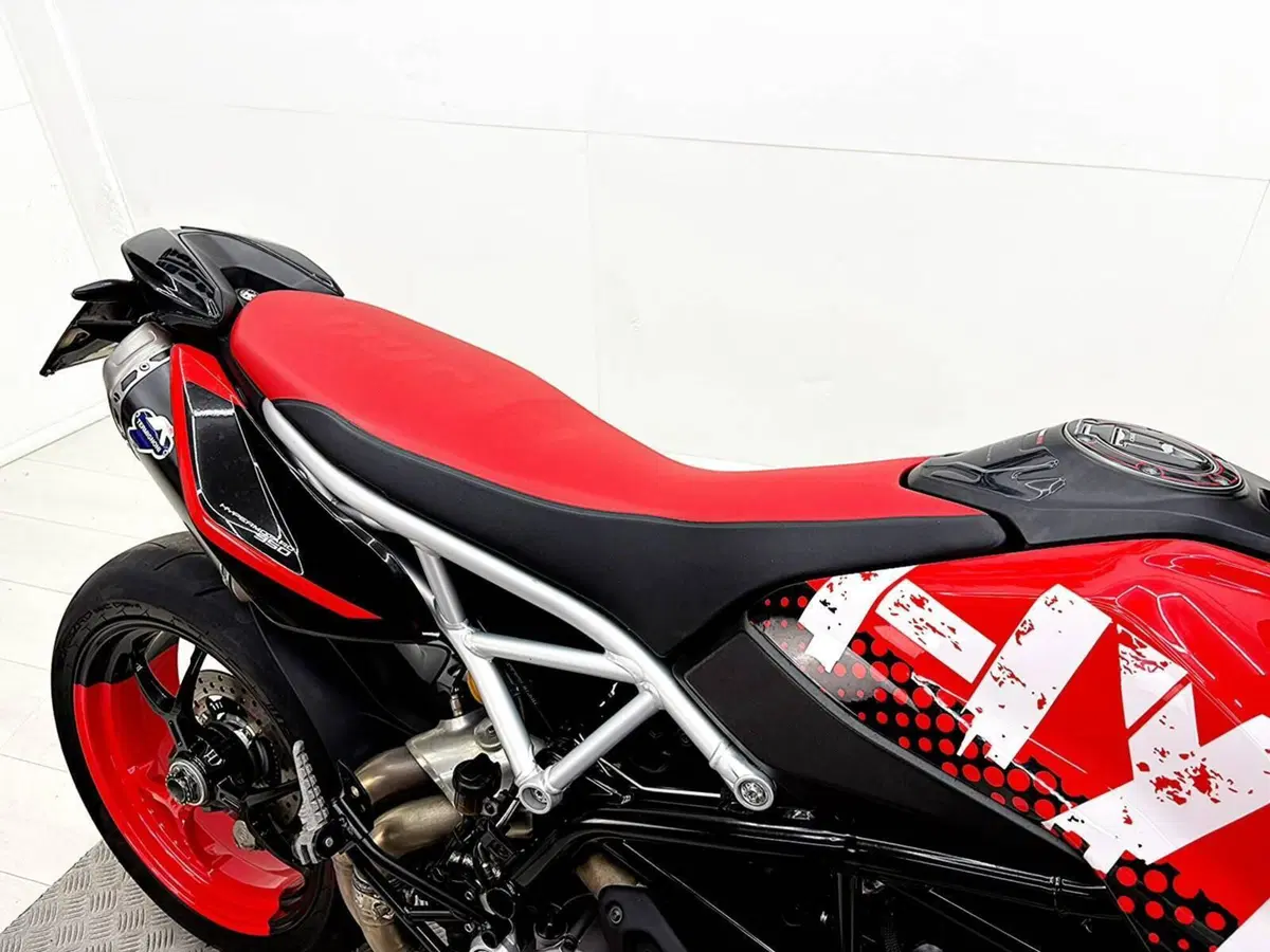 Ducati Hypermotard 950 RVE (2022 - 25) (20)