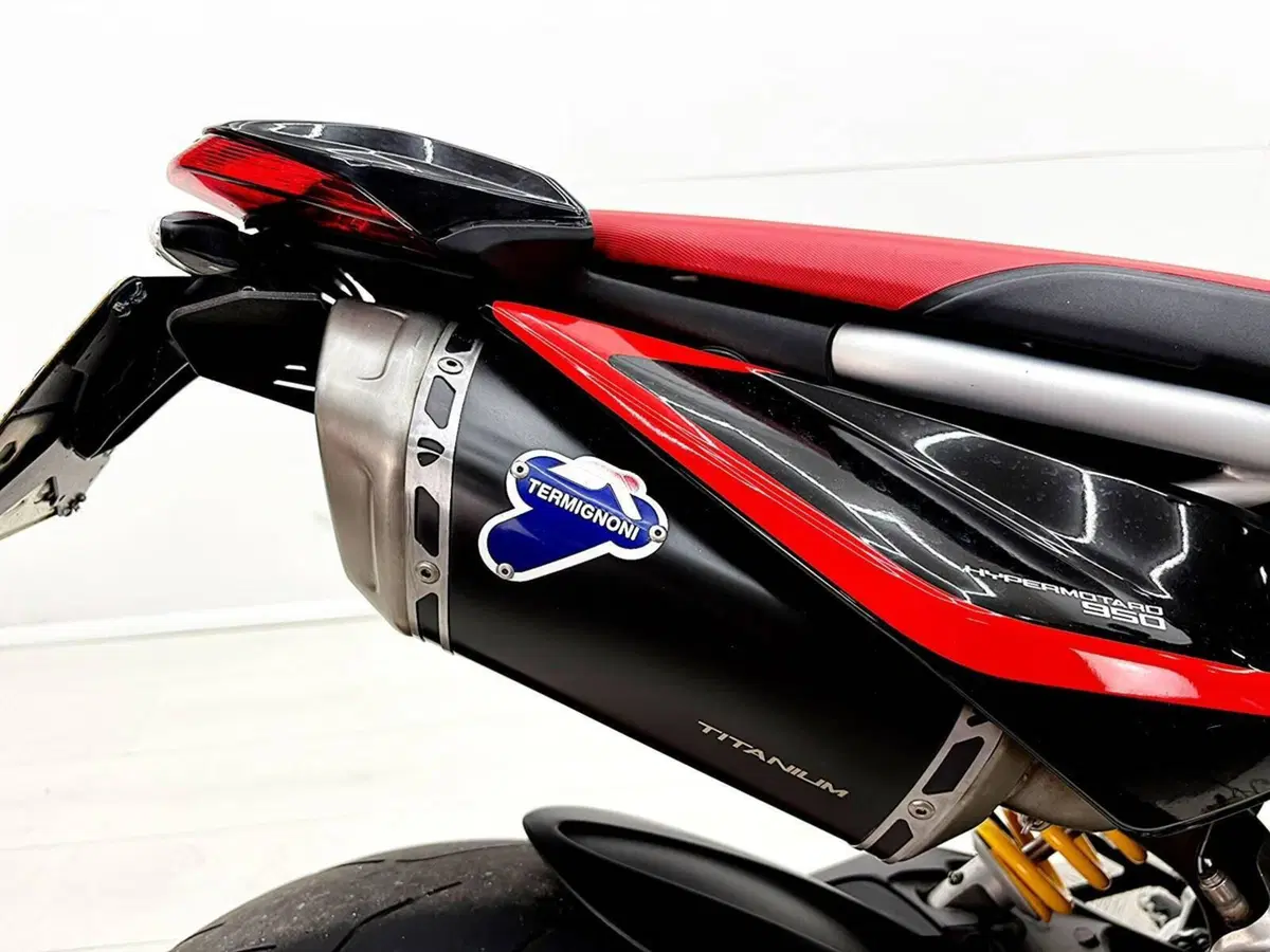 Ducati Hypermotard 950 RVE (2022 - 25) (7)