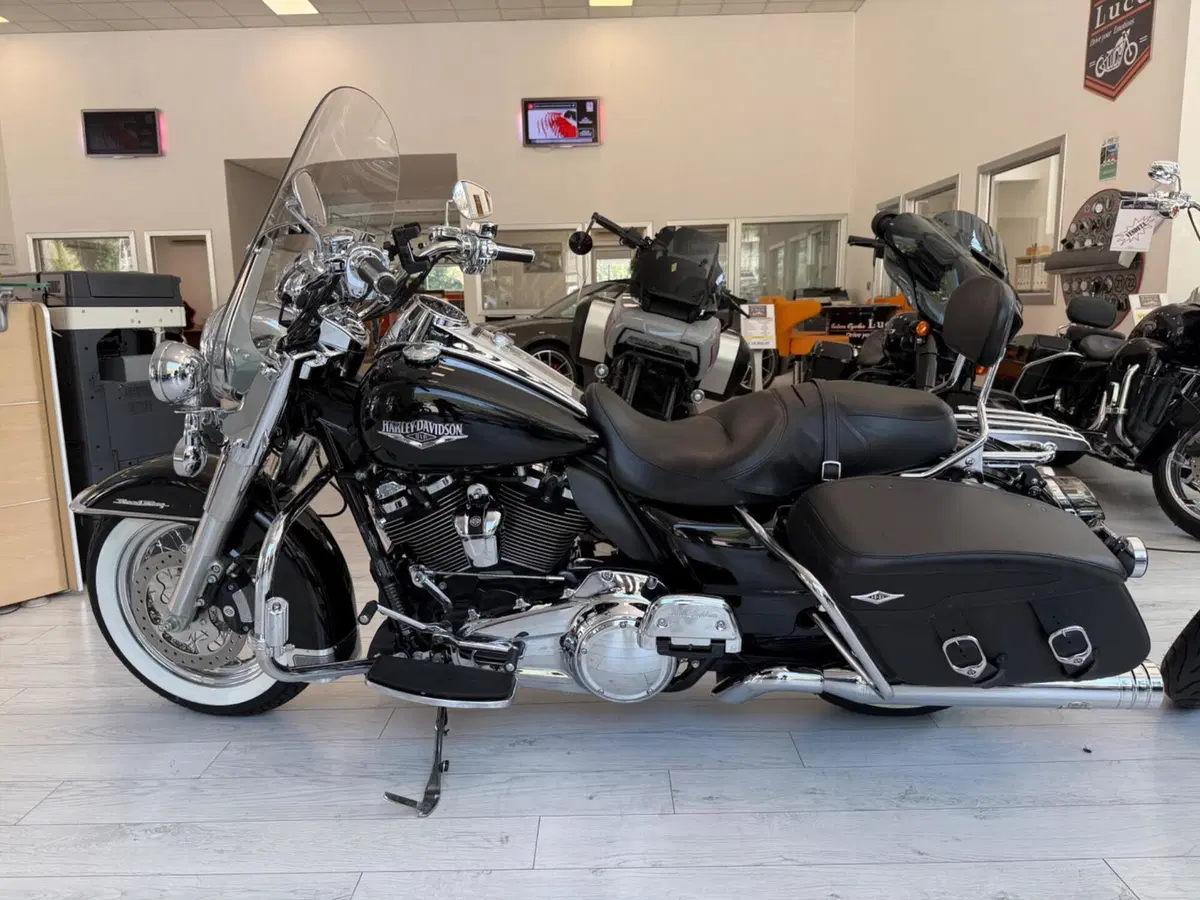 Harley-Davidson 107 Road King Classic (2017 - 18) - FLHRC (3)