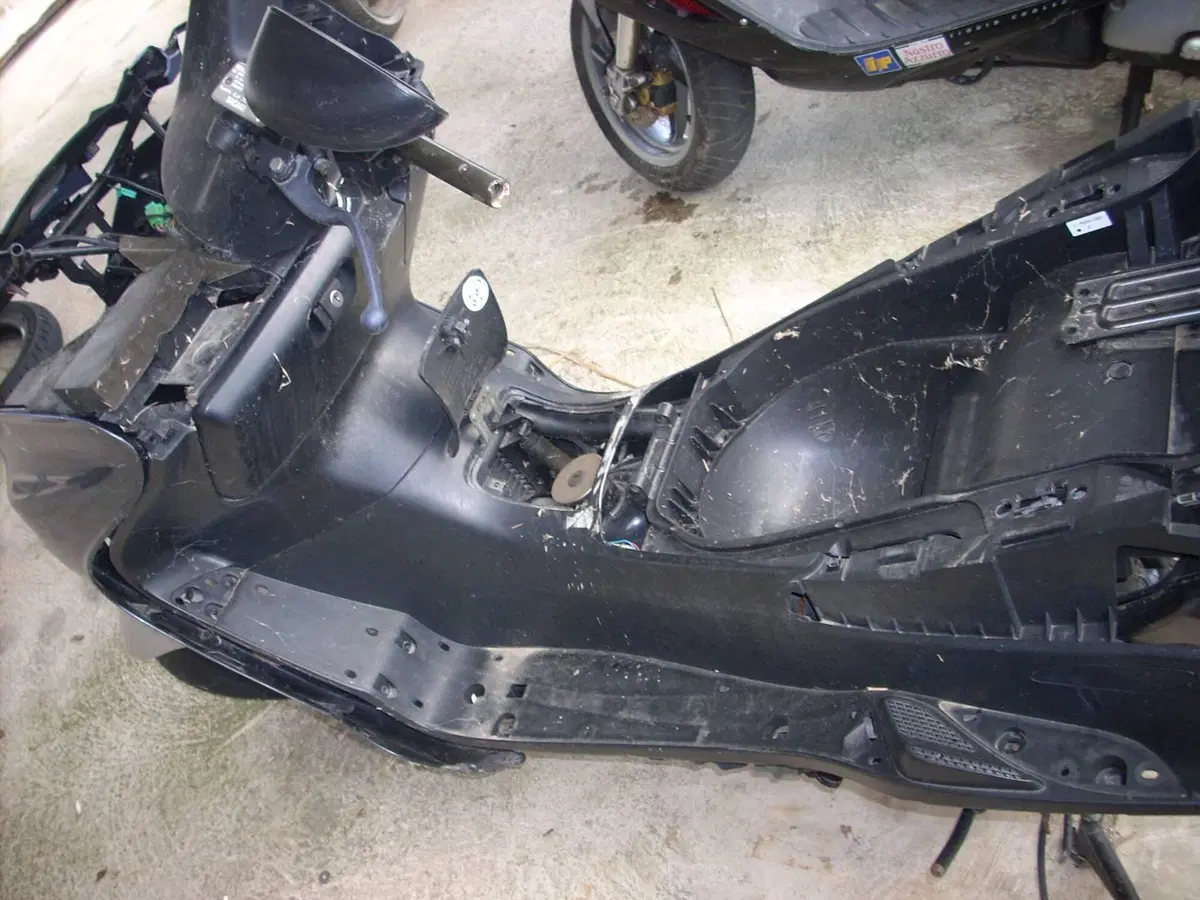 Ricambi Usati Yamaha Majesty 250 4T Scooter Compon (8)