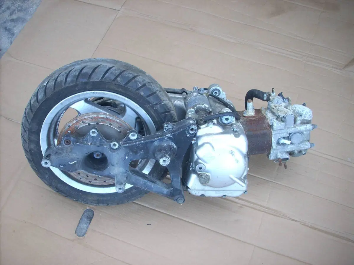 Ricambi Usati Yamaha Majesty 250 4T Scooter Compon (18)