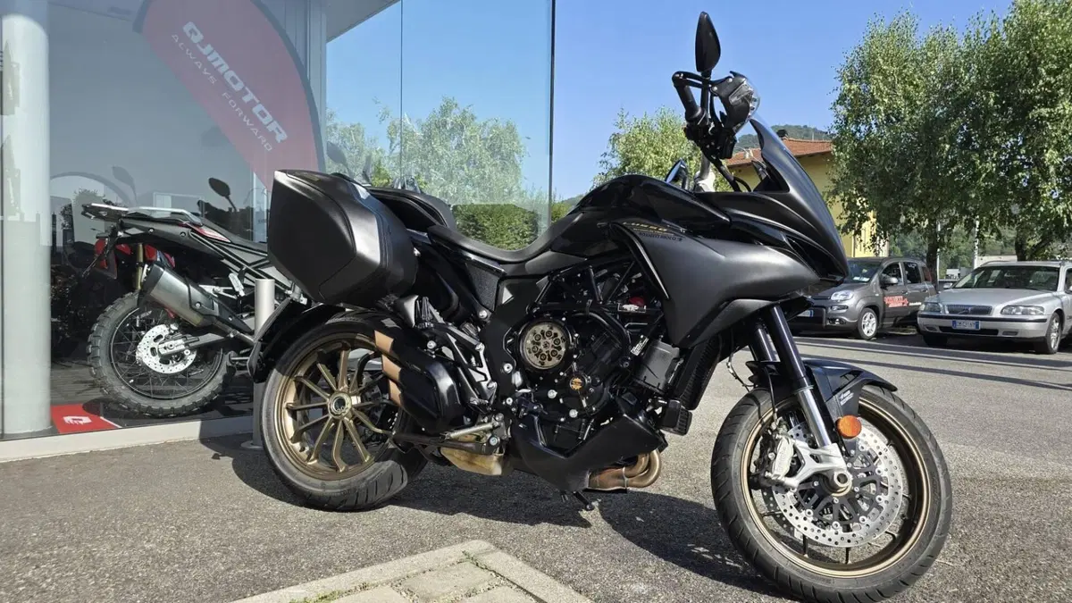 MV Agusta Turismo Veloce 800 Lusso SCS (2021 - 26) (4)