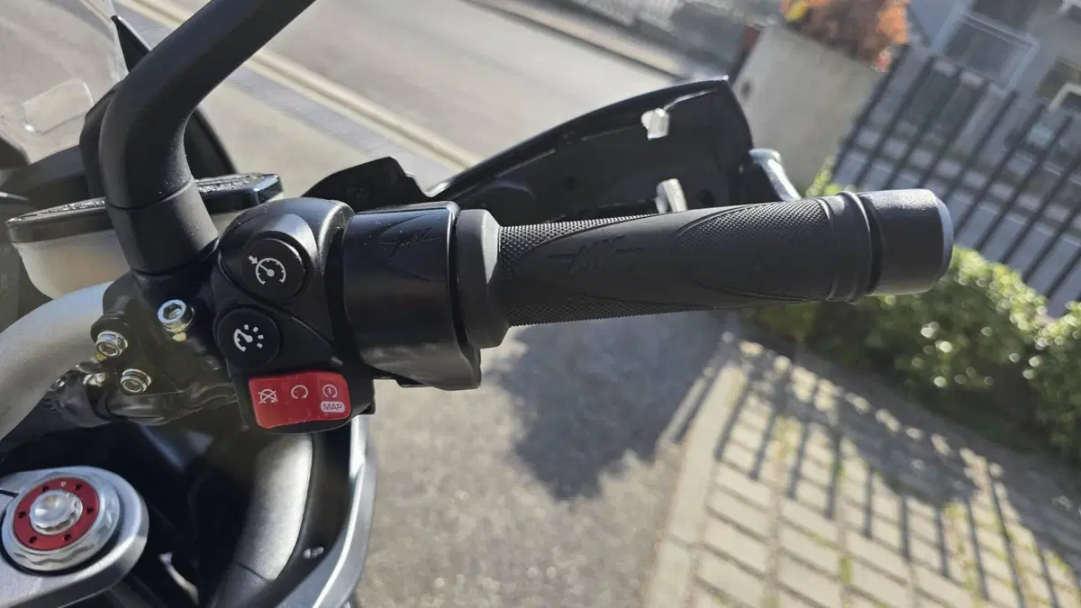 MV Agusta Turismo Veloce 800 Lusso SCS (2021 - 26) (13)