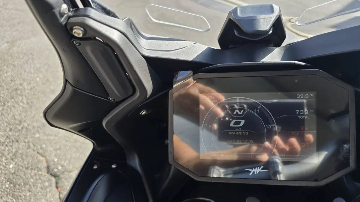 MV Agusta Turismo Veloce 800 Lusso SCS (2021 - 26) (14)