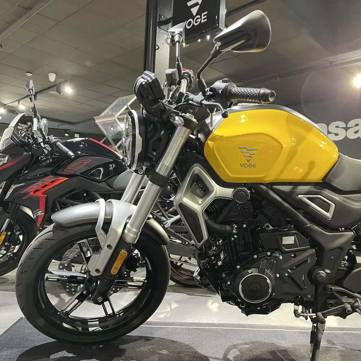 Voge Trofeo 350AC (2022 - 26) (2)
