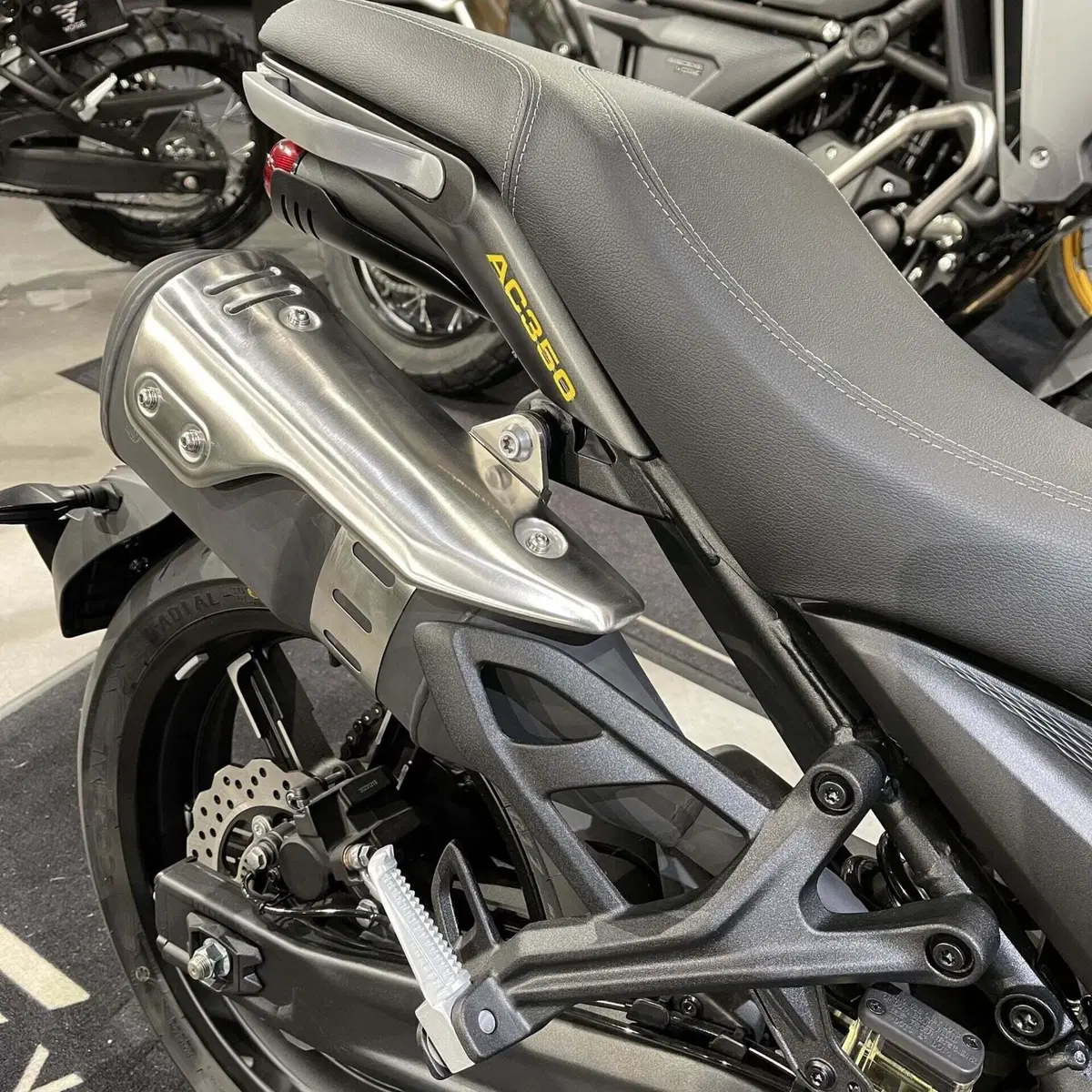 Voge Trofeo 350AC (2022 - 26) (7)